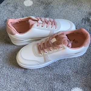 ✨Womans Sneakers ✨